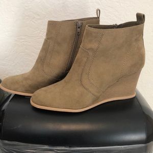 Dolce Vita Gerri Wedge bootie